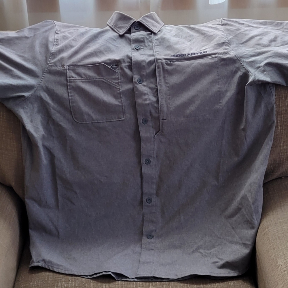 Under Armour Short sleeve loose fit, heat gear, button up, collared shirt, XL